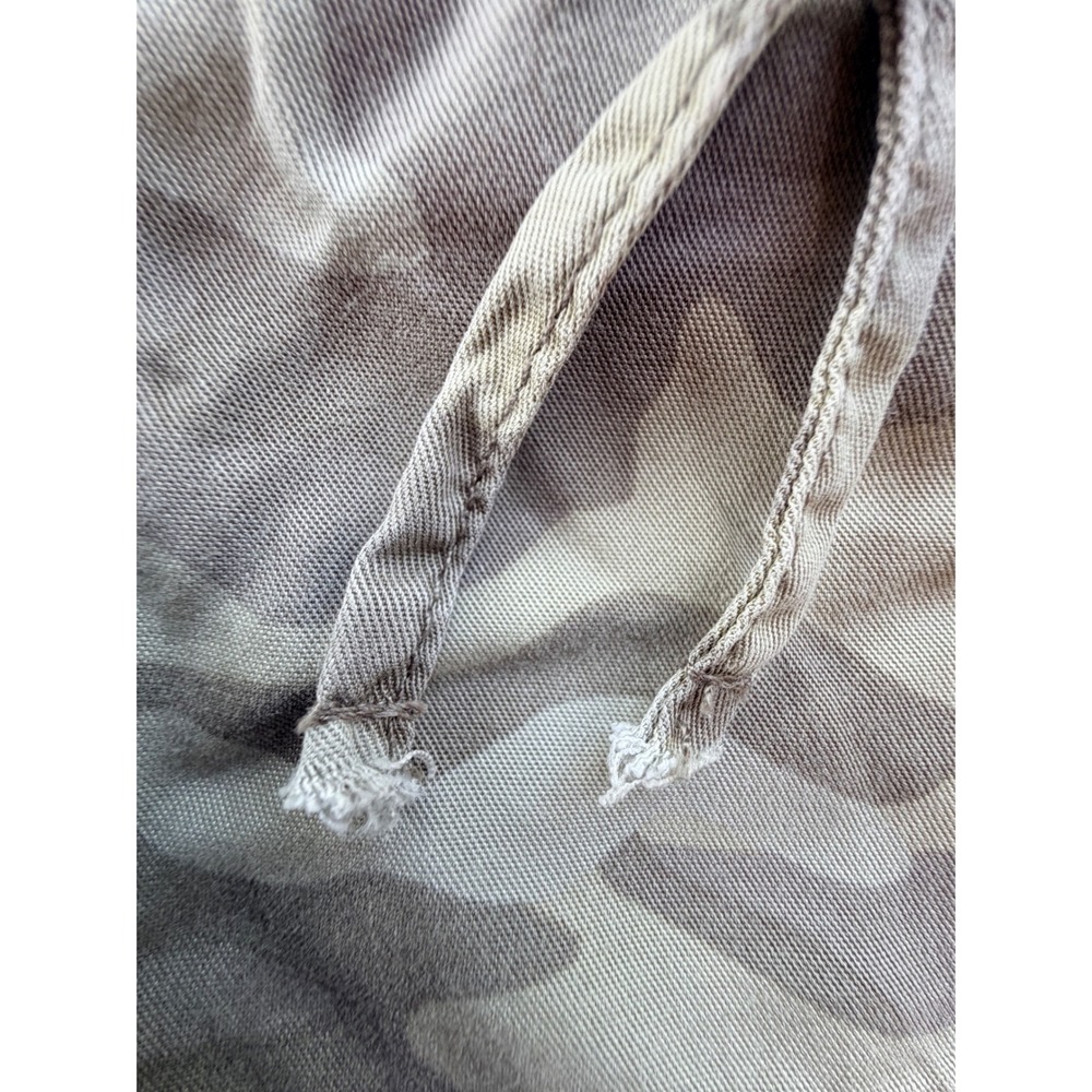 American Eagle AE Lightweight Camo Drawstring Size M Shorts Green - Picture 4 of 10